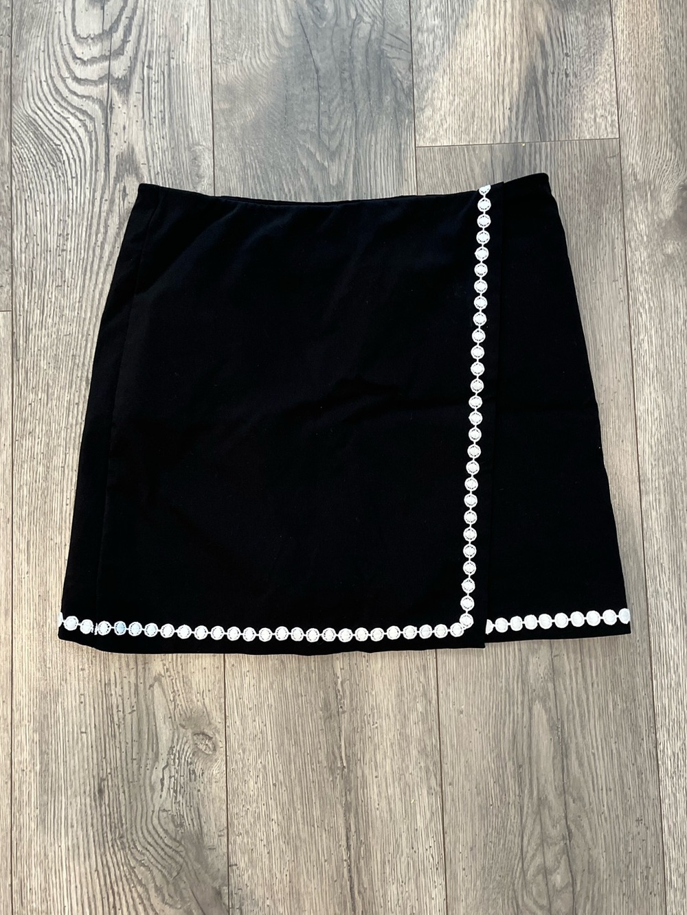 Belle Beach by Kim Gravel Ric Rac TrimStretch Woven Skort Size 6 Black White